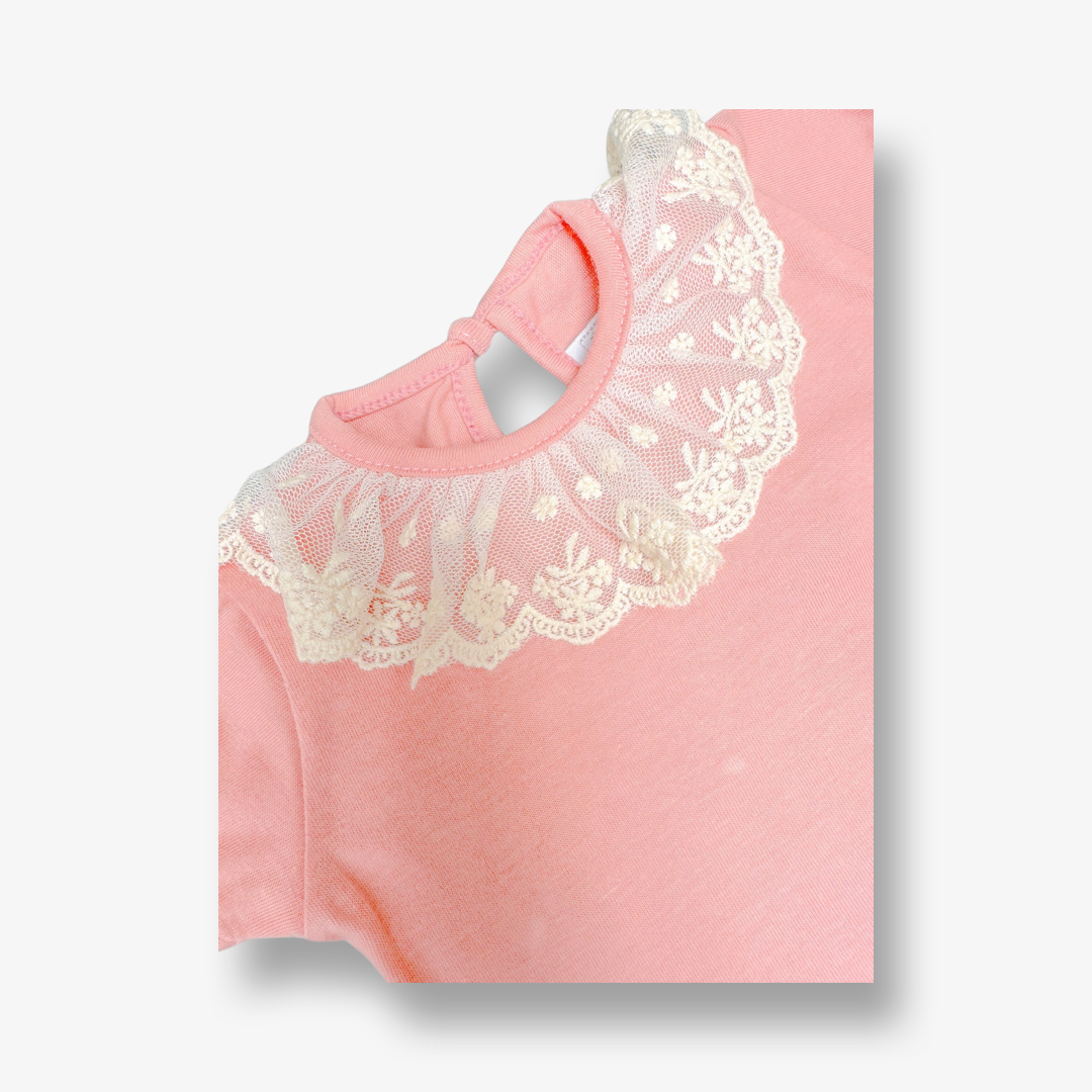 Body con cuello puntilla