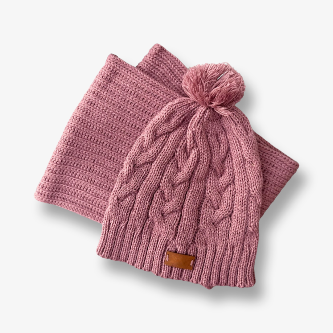 Conjunto cuello y gorro hipoalergénico en color ciruela