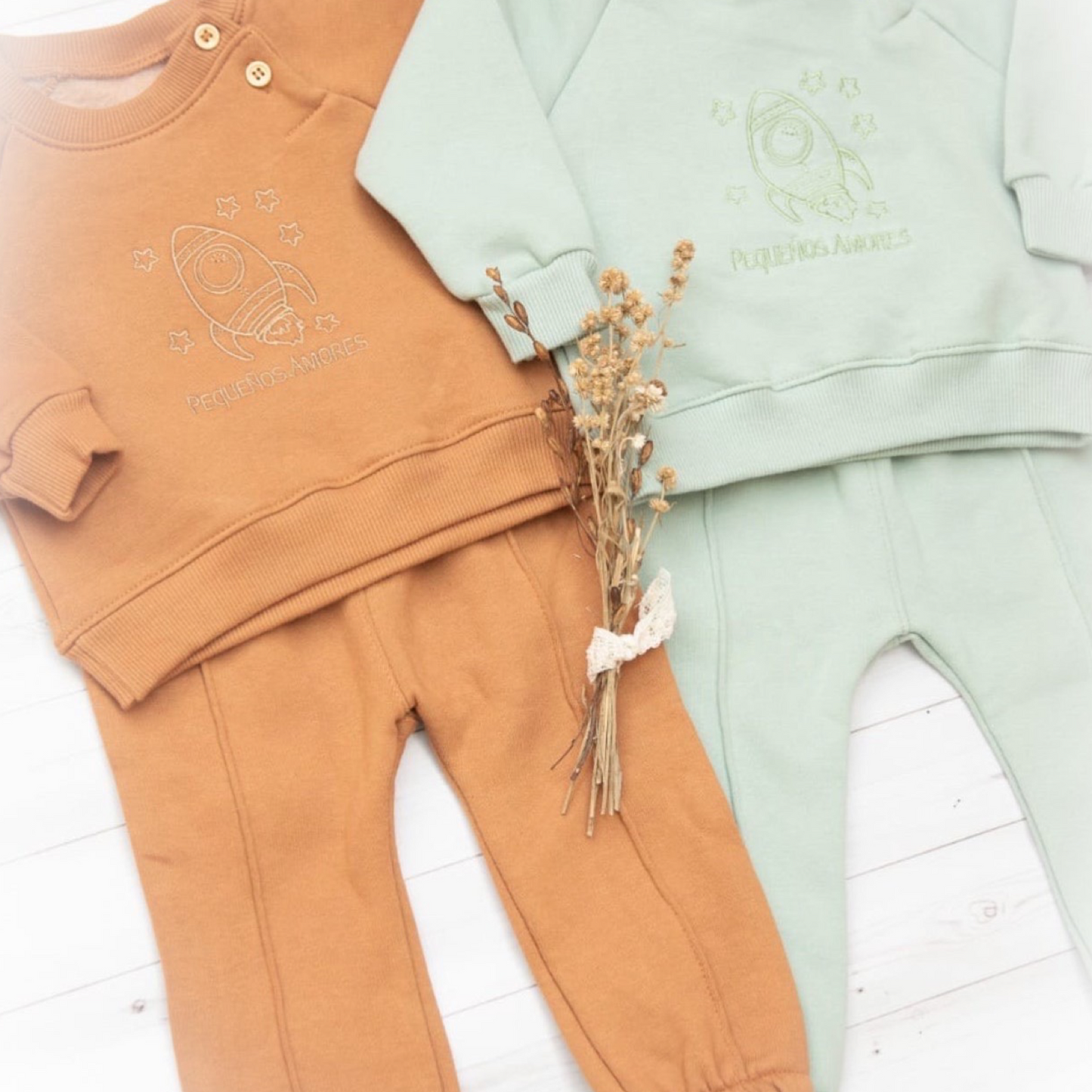 Buzo Bordado Pequeños Amores