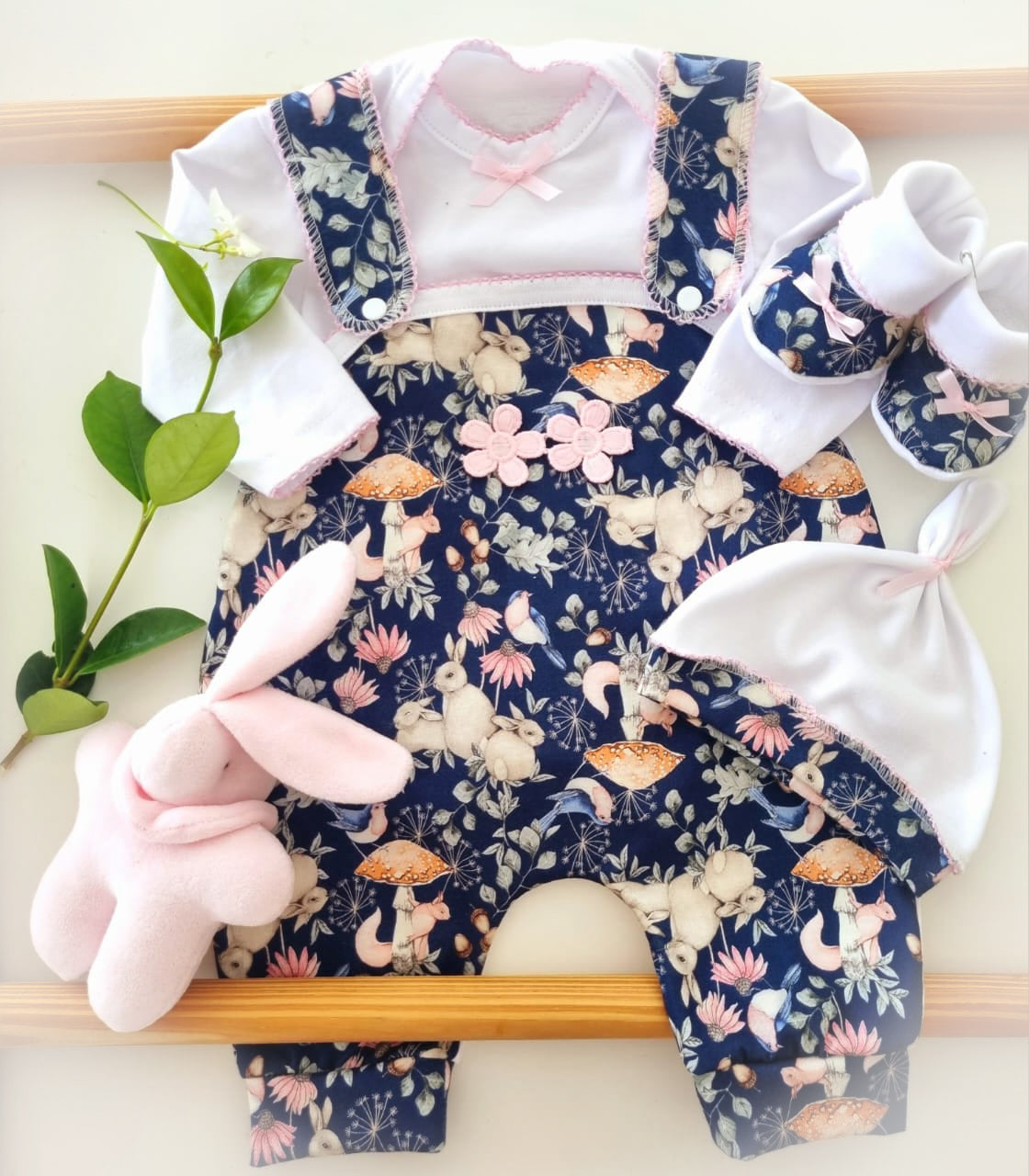 Ajuar jardinera 4 piezas en algodón para recién nacida