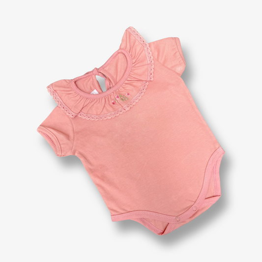 Body con cuello bordado manga corta