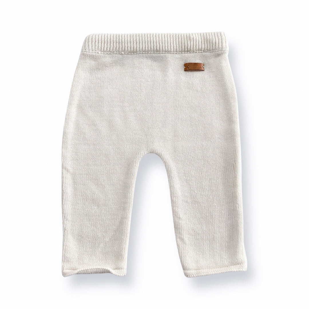 Pantalones tejidos en tono beige o crudo